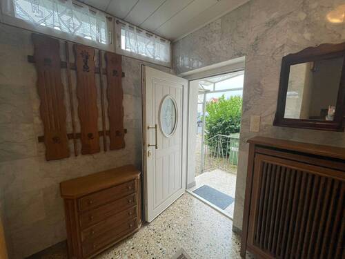 Eingang: EG - 4 Zimmer Reihenmittelhaus zum Kaufen in Frankfurt am Main