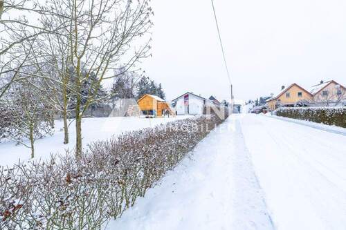 Blick in den Garten mit Wohnhaus - Einfamilienhaus mit 125,00 m&sup2; in Samswegen zum Kaufen
