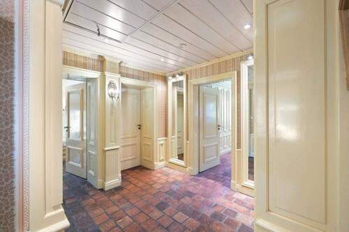 Viele Tischlereinbauten - 