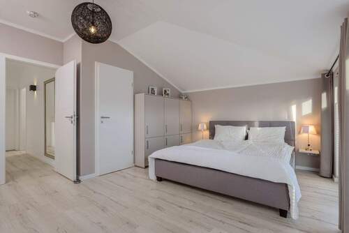 Beispiel Schlafzimmer - 5 Zimmer Einfamilienhaus zum Kaufen in Halstenbek