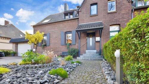 Eingang - 6 Zimmer Doppelhaushälfte in Duisburg