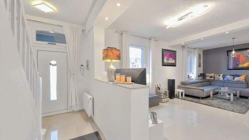 Blick ins Wohnzimmer - 