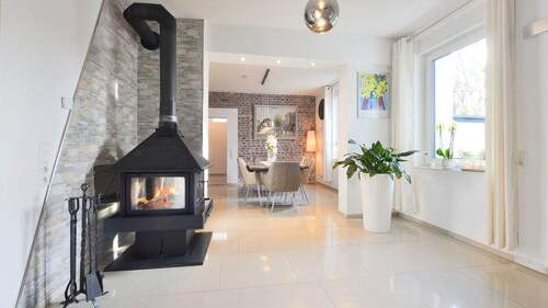 Blick ins Esszimmer - 