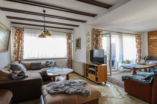 Wohnzimmer Whg 1 - 8 Zimmer Mehrfamilienhaus, Wohnhaus in Oberreute