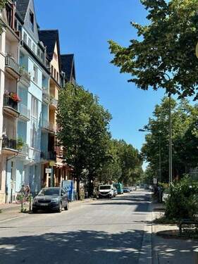 ruhige Lindenallee - 