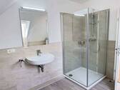 Grosses Duschbad im DG - 