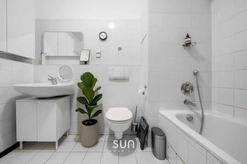 Badezimmer mit Badewanne - 