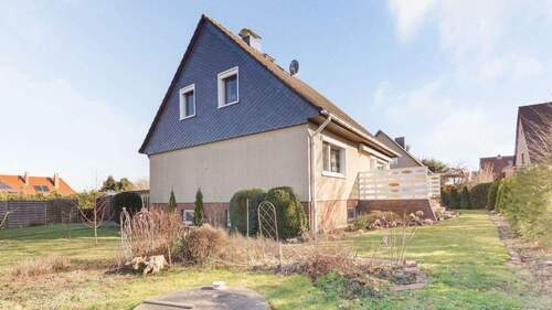 Rückansicht - 7 Zimmer Einfamilienhaus zum Kaufen in Linsburg