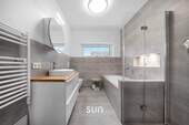 BADEZIMMER MIT TAGESLICHT - 