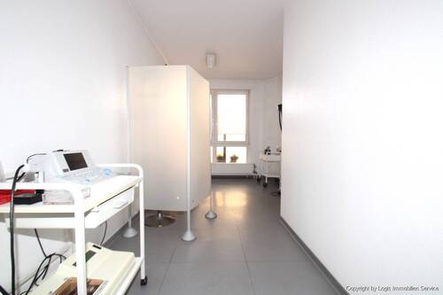 Behandlung/Büro - 