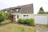 Frontansicht - 4 Zimmer Doppelhaushälfte zum Kaufen in Henstedt-Ulzburg