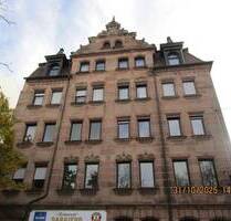 Freistehendes u. aufgeteiltes Mehrfamilienhaus - 1 Gewerbeeinheit 8 Wohnungen (davon 7 Leerstände!) - 3 Garagen in attraktiver Nürnberger Stadtlage.