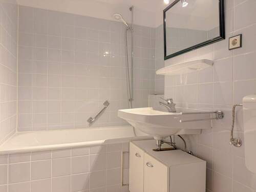 Badezimmer - Etagenwohnung mit 36,00 m&sup2; in München zur Miete