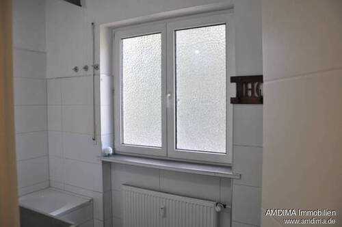 Bad mit Fenster - 3 Zimmer Etagenwohnung in Stein