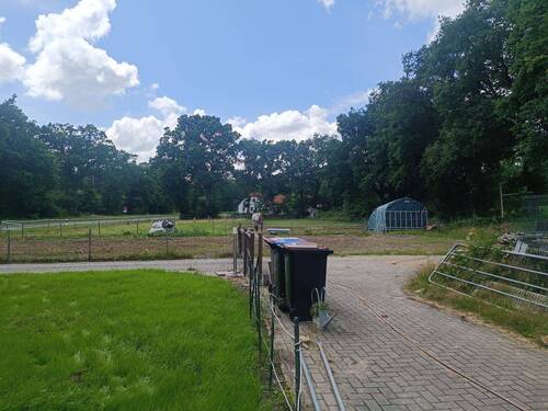 *links* Hof / Weide - 