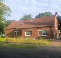 Doppelhaus mit Weitblick - Vielseitige Wohn- und Investitionsmöglichkeit auf großem Grundstück in Zetel-Bohlenbergerfeld