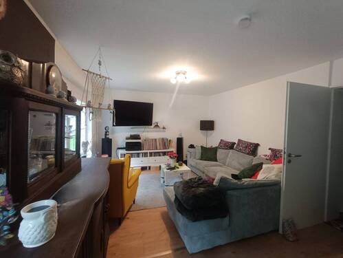 *rechts* Wohnzimmer - 