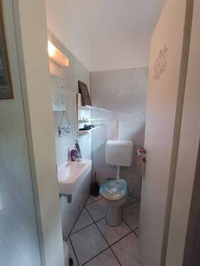 *rechts* Gäste WC - 