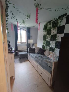 *rechts* Kinderzimmer - 