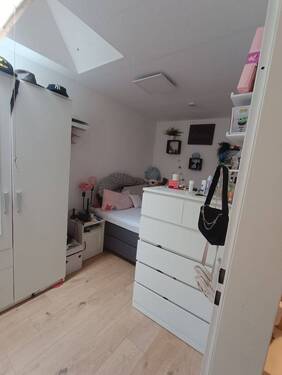 *rechts* Kinderzimmer - 