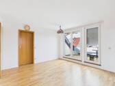 Essbereich und Zugang zum Balkon - 3 Zimmer Etagenwohnung in Stuttgart