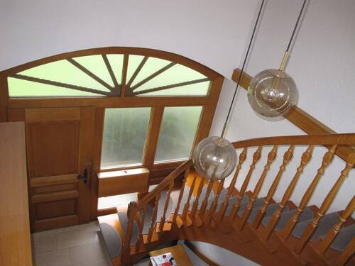 Blick zum Hauseingang - 