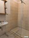 Bad mit Dusche - 