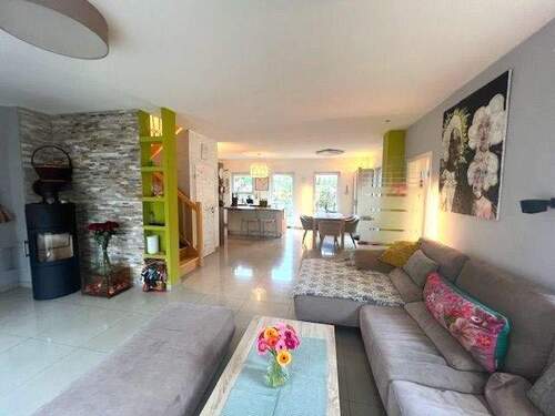 Wohnbereich/Blick zum Essbereich - 4 Zimmer Doppelhaushälfte zum Kaufen in Falkensee