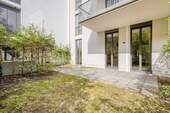 Privatgarten mit Sonnenterrasse - 
