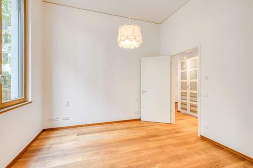 Masterschlafzimmer mit Blick zur Garderobe - 