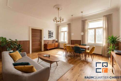 Wohnzimmer(1) - Kernsanierte Altbauwohnung im Renaissancehaus - 110 m², Balkon & historischer Dielenboden