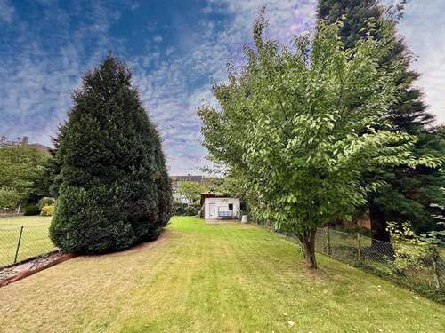 Garten - Mehrfamilienhaus, Wohnhaus mit 191,00 m&sup2; in Leverkusen zum Kaufen