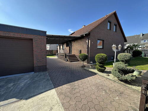 Hausansicht links 2 - Einfamilienhaus mit 140,00 m&sup2; in Wolfsburg zum Kaufen