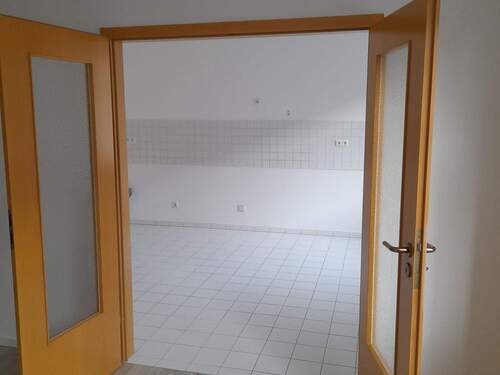 Zimmer 3 mit Blick in die Küche - 