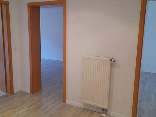 Flur mit Blick in die Wohnräume - 