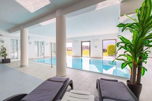 Landhotel Kastanienallee - Schwimmbad - 
