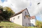 Seitenansicht - Einfamilienhaus mit Balkon in ruhiger Randlage von Dürrmenz