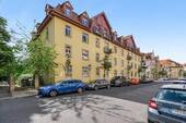 Hausansicht Straßenbegleitend - Etagenwohnung mit 92,80 m&sup2; in Dresden / Trachau zum Kaufen
