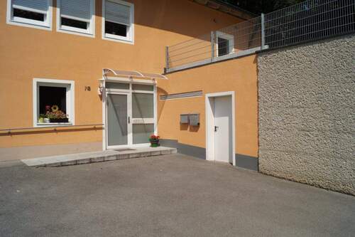 Hauseingang zur Wohnung - 3 Zimmer Etagenwohnung in Pfarrkirchen