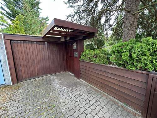 Garage und Eingang - 
