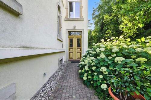 Hauseingang - Etagenwohnung mit 63,00 m&sup2; in Radebeul zur Miete