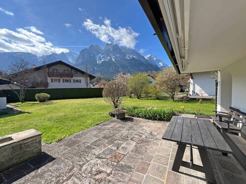 Terrasse mit Bergpanorama - 