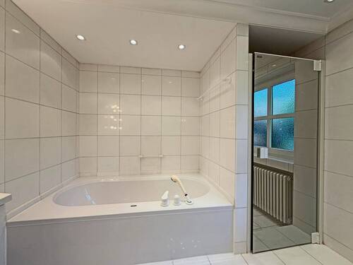 Badezimmer im Obergeschoss - 