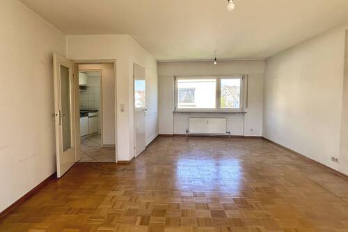 Essbereich mit Blick in die Küche - 