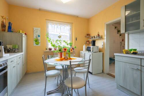 Wohnküche mit Essbereich - 5 Zimmer Mehrfamilienhaus, Wohnhaus zum Kaufen in Coburg