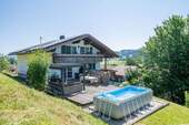 Titelbild - Alpenfeeling pur: Zweifamilienhaus mit Bergblick in Rettenberg