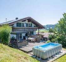 Alpenfeeling pur: Zweifamilienhaus mit Bergblick in Rettenberg