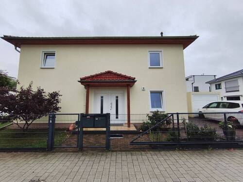 Fassade - 7 Zimmer Einfamilienhaus zum Kaufen in Potsdam