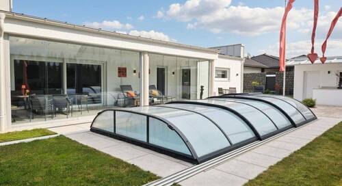 Bild 1 - Moderner Premium-Bungalow mit Salzwasserpool und hochwertiger Ausstattung