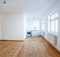 Bezugsfreie Gründerzeit-Wohnung mit ZUSÄTZLICH 50 m² Dachboden zum Selbstausbau (veredelter Rohbau) - Berlin Mitte